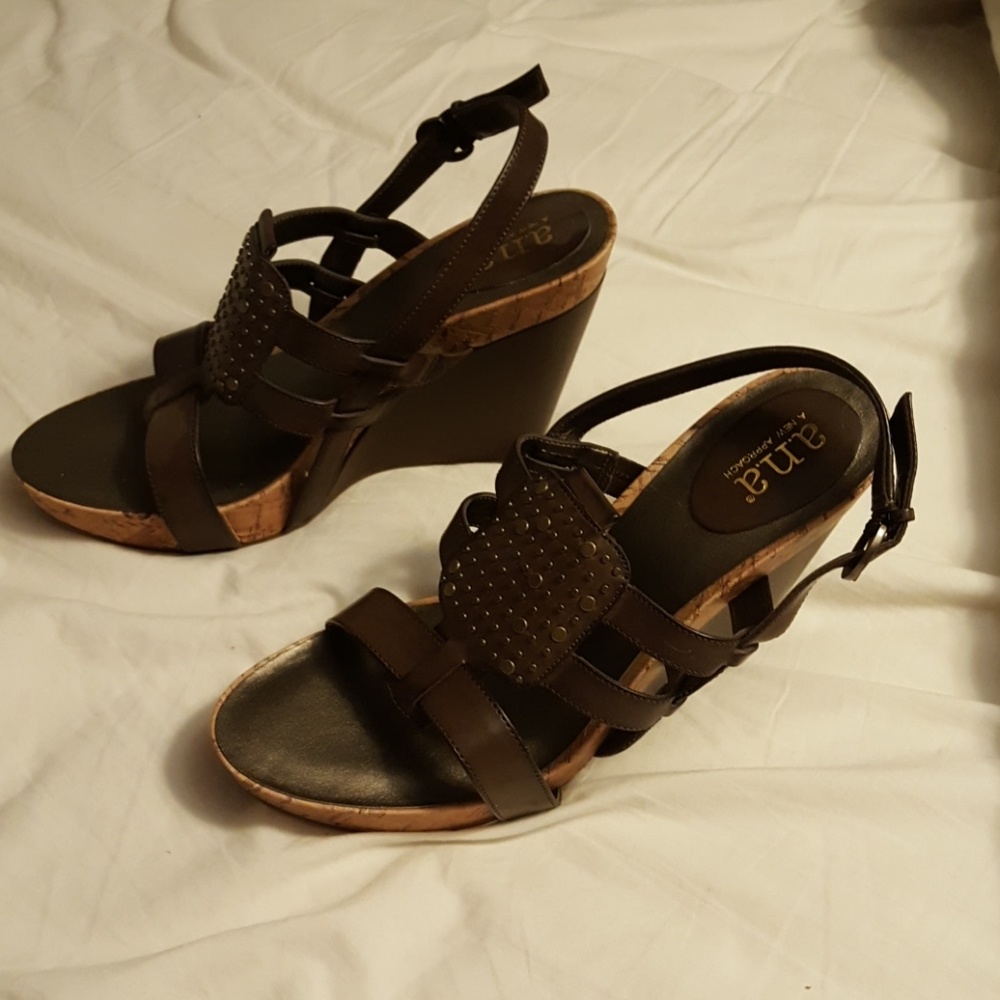 A.N.A wedge brown 8.5
